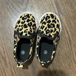 Leopard slip on sneakers. 20/15c.